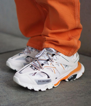 BALENCIAGA